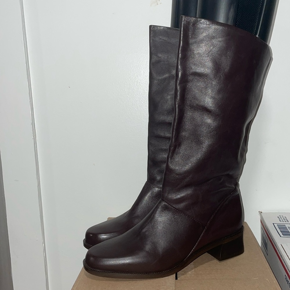 Shelly knee length boots size 8.5